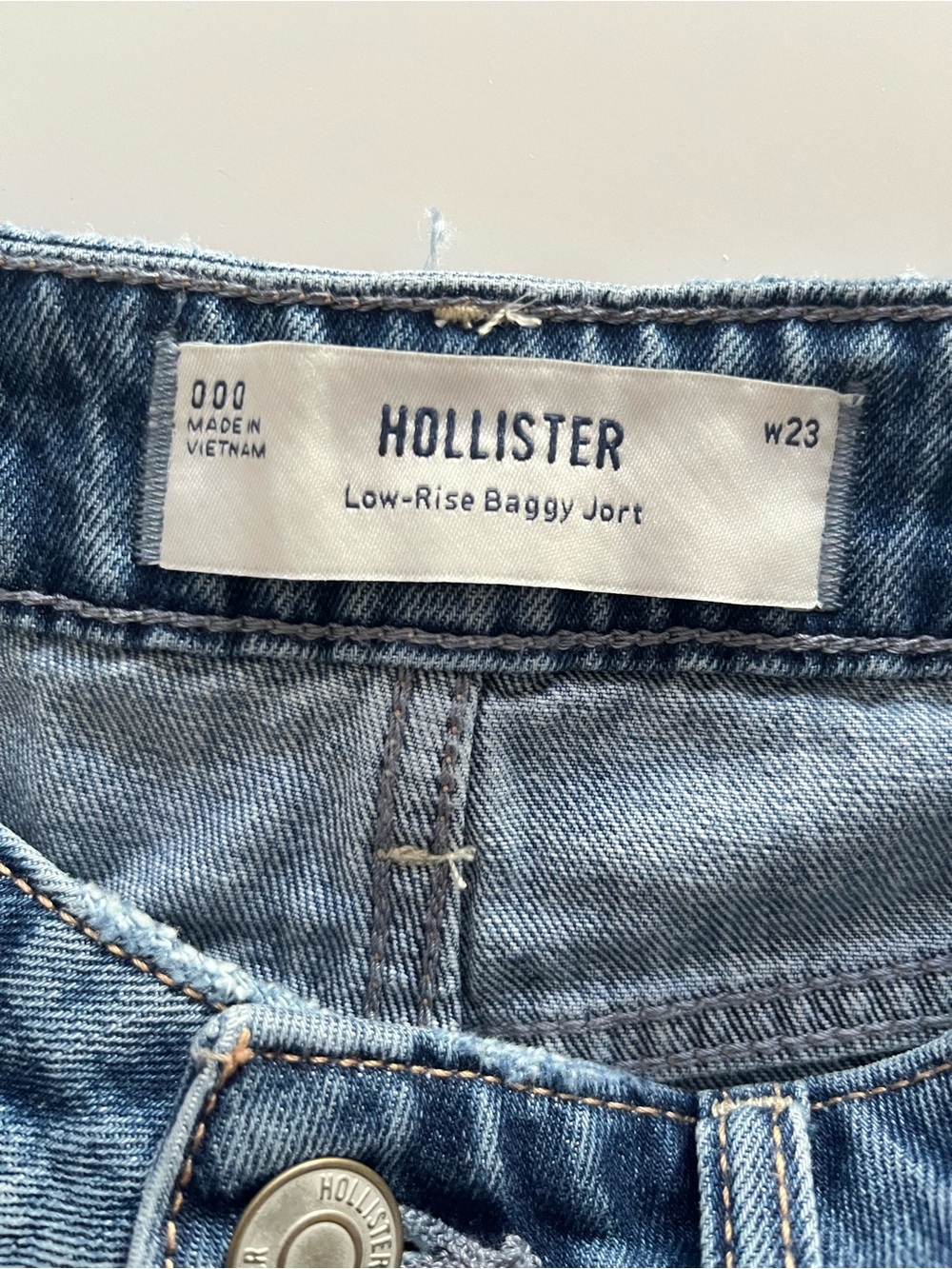 Hollister Low-Rise Denim Jorts - Picture 4 of 4